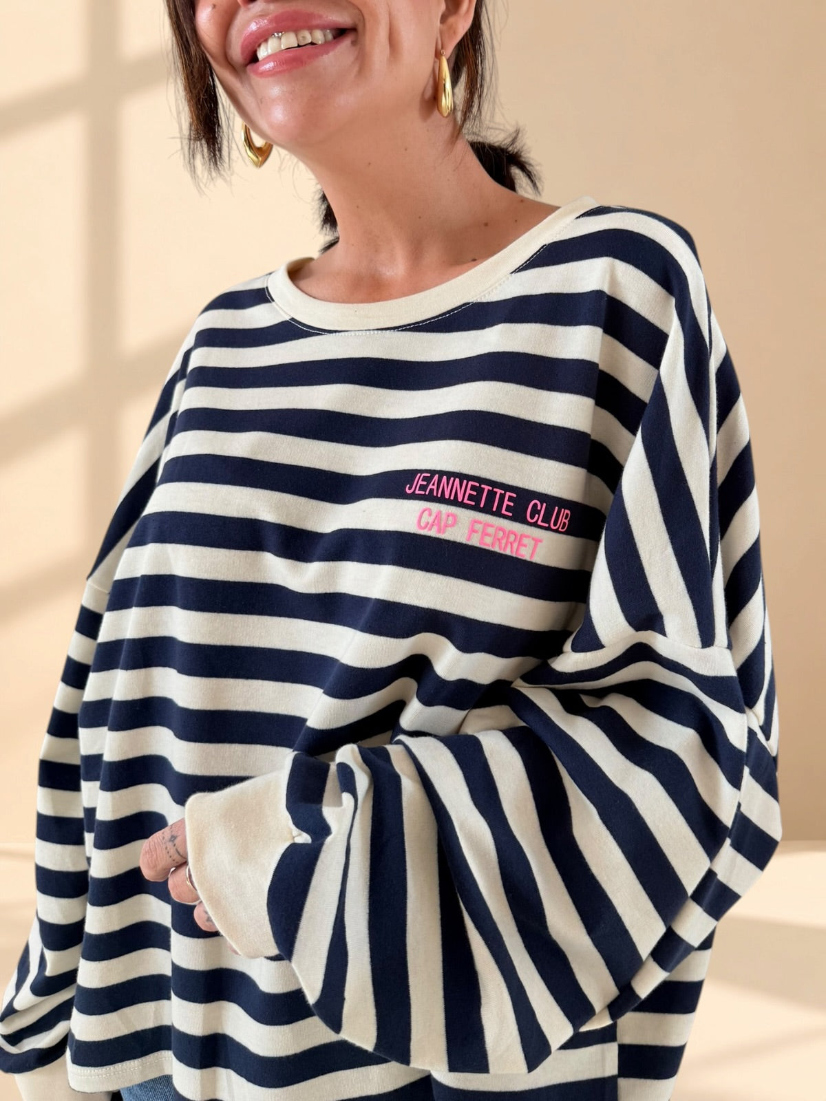 SUDADERA OVERSIZE DE RAYAS MARINERAS