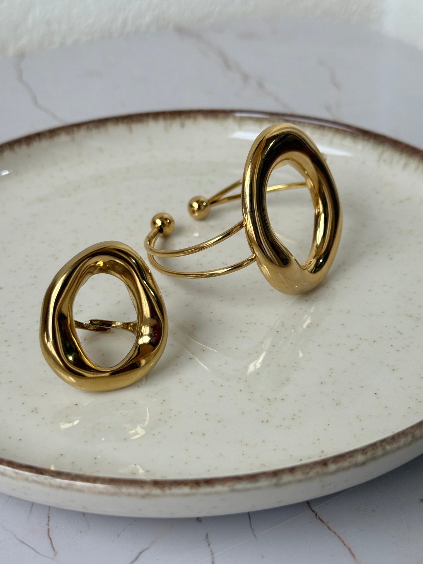 Anillo ovalado grueso