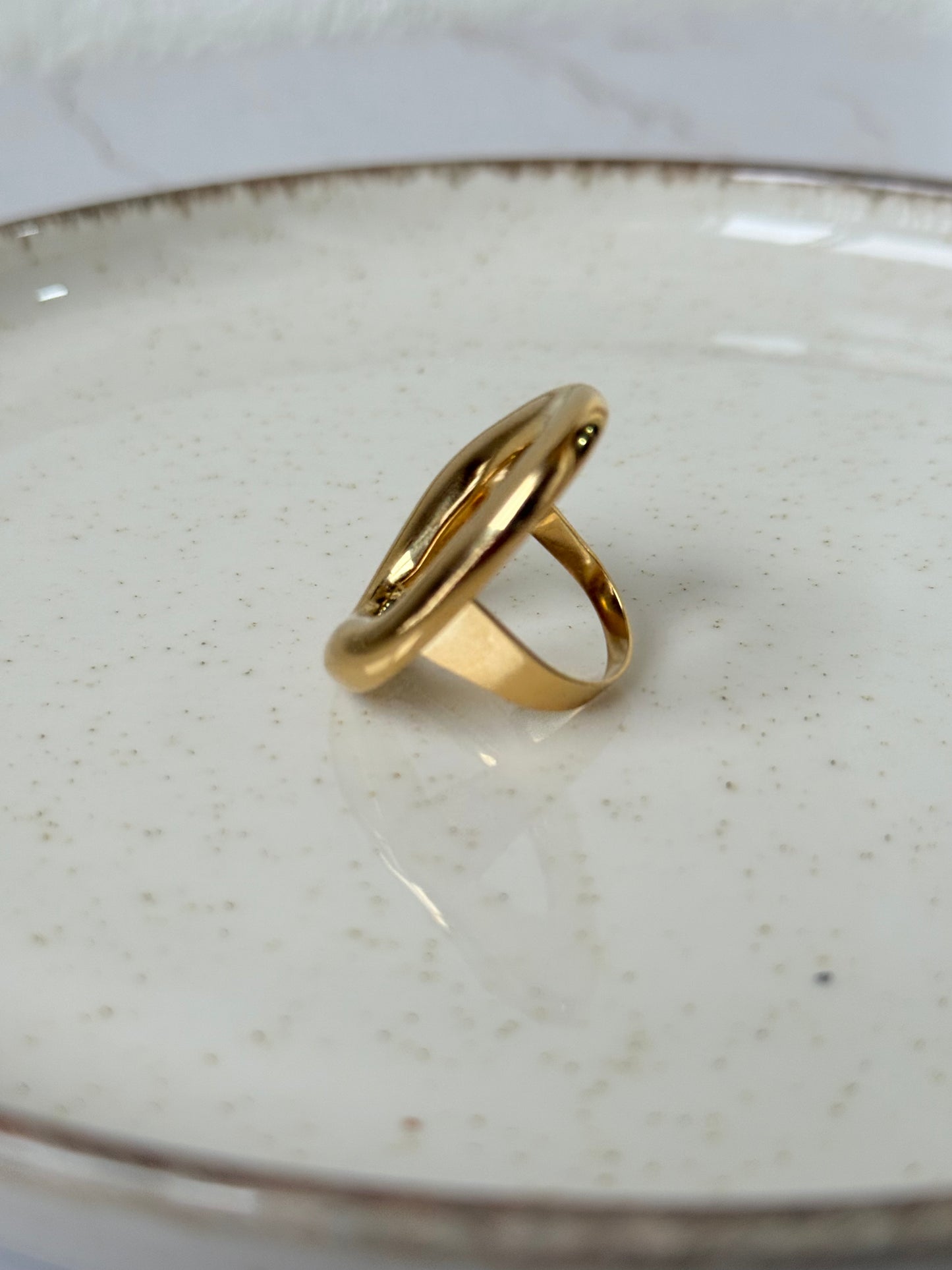 Anillo ovalado fino dorado - AC