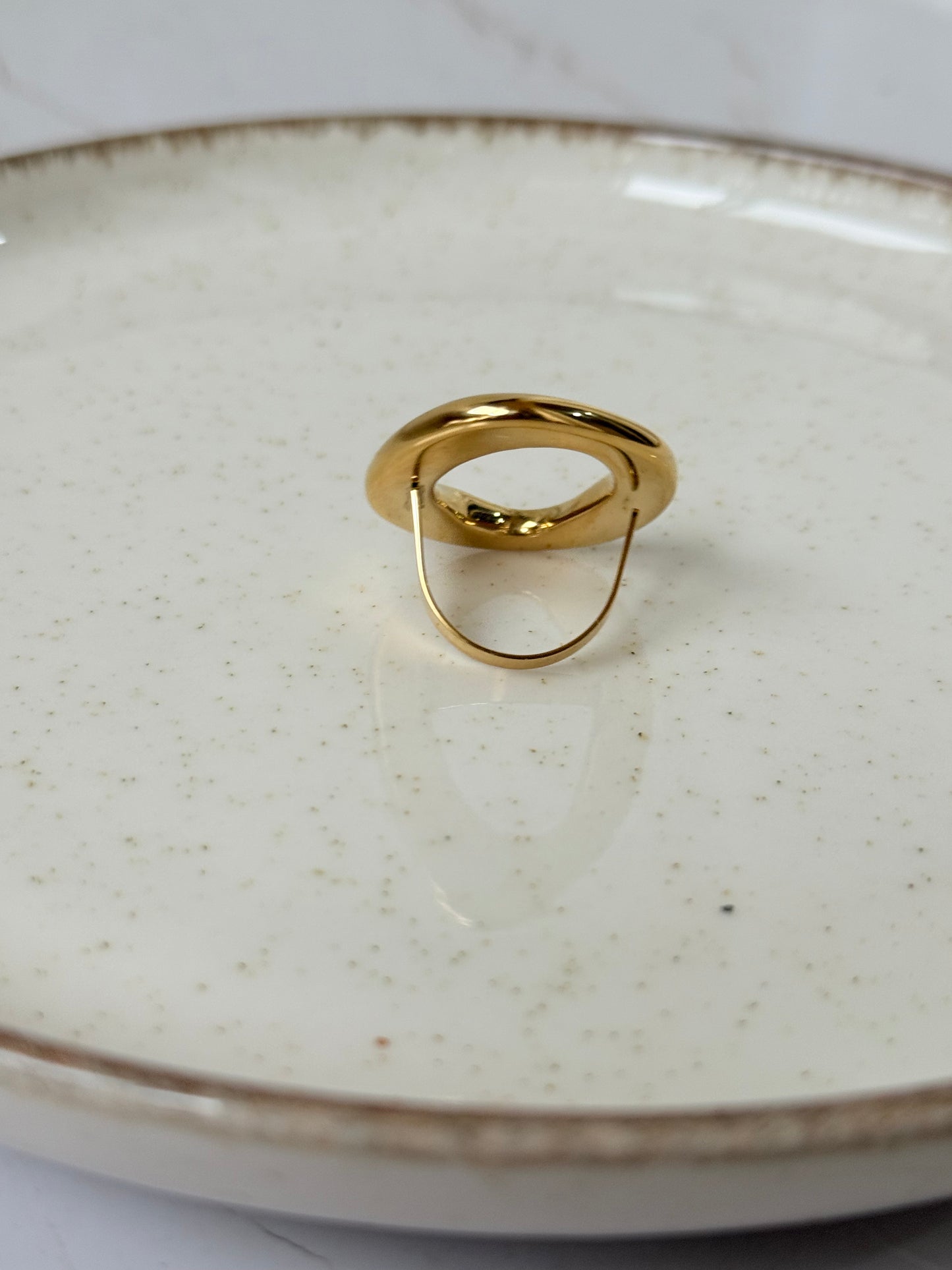 Anillo ovalado fino dorado - AC