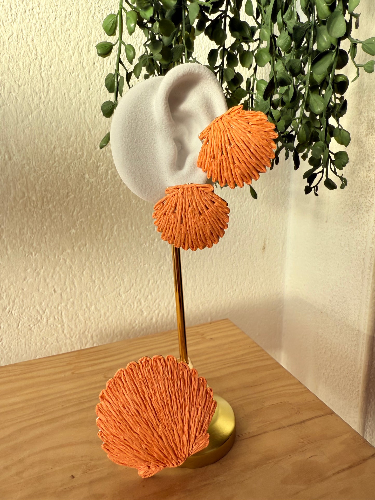 Pendientes rafia y acero concha coral