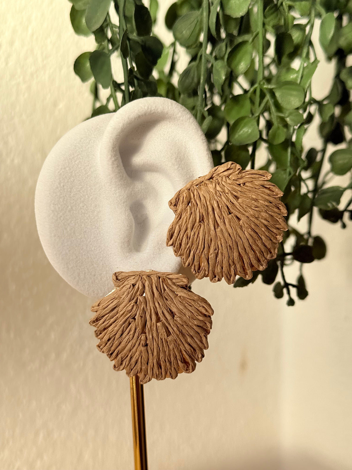 Pendientes rafia y acero concha camel - AC