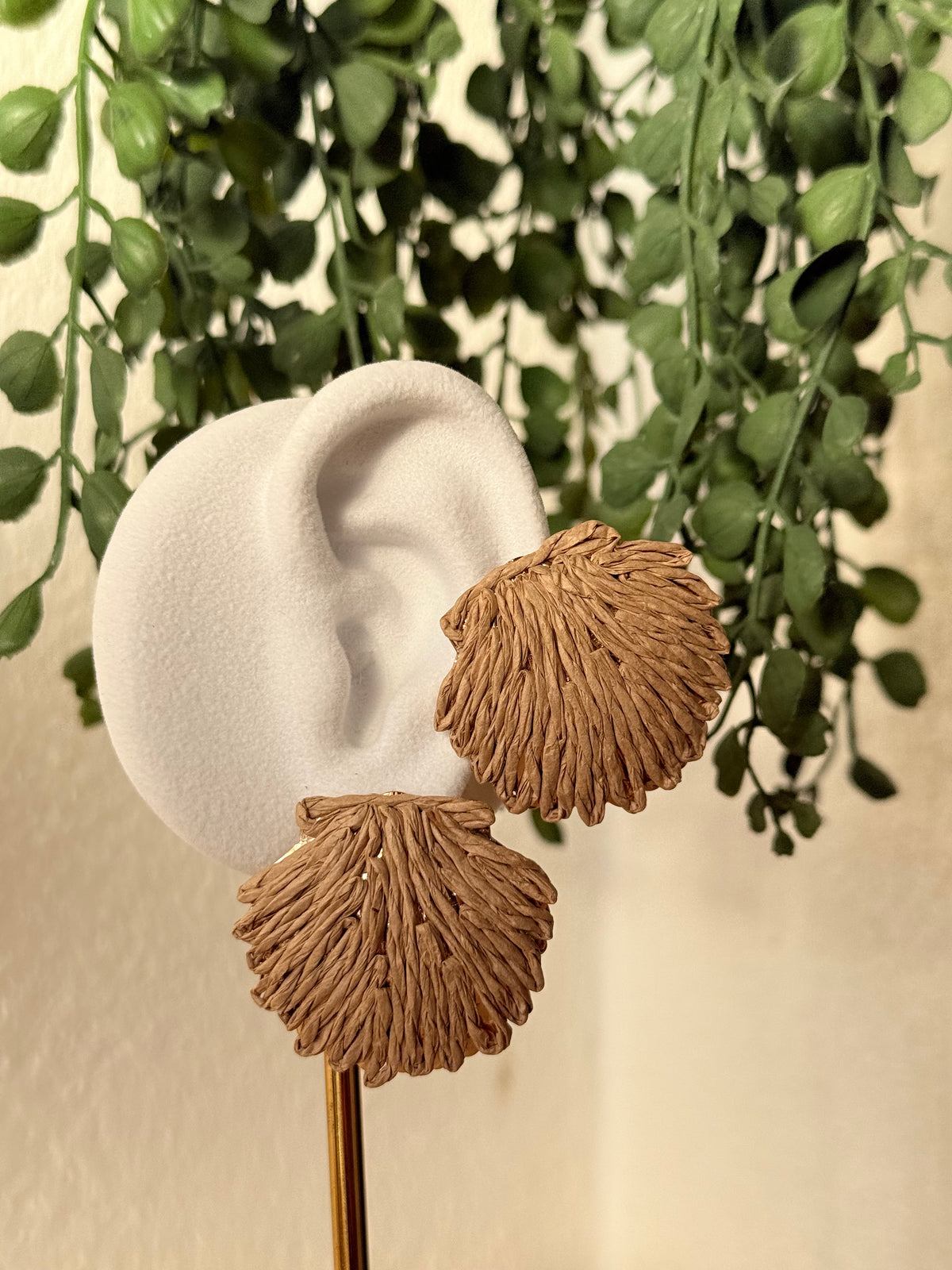 Pendientes rafia y acero concha camel - AC