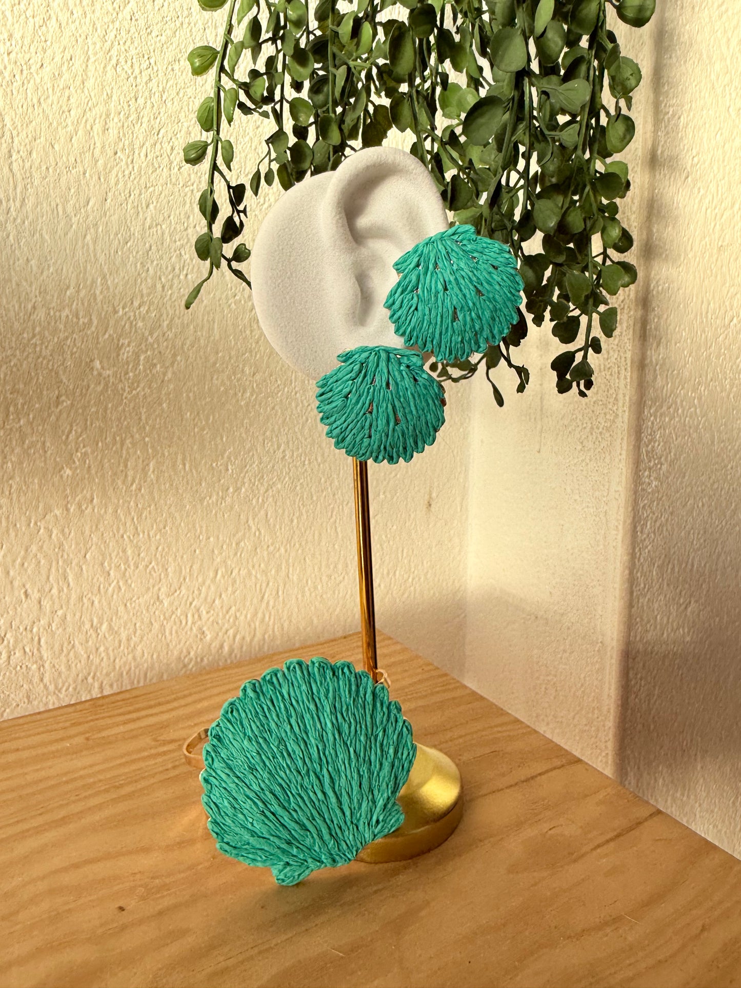 Brazalete concha agua marina acero y rafia