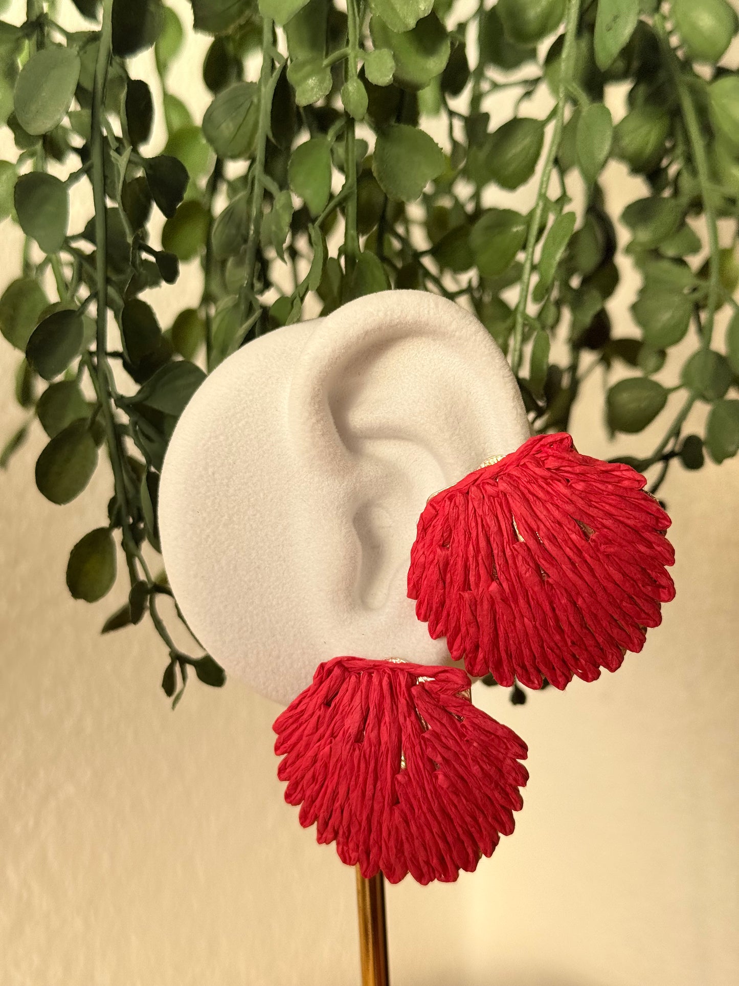 Pendientes rafia y acero concha roja