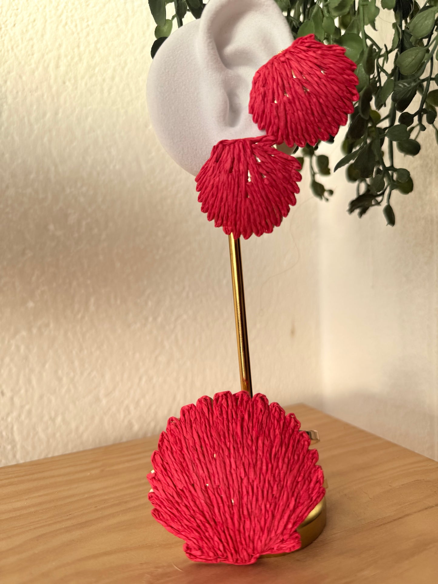 Brazalete concha roja acero y rafia