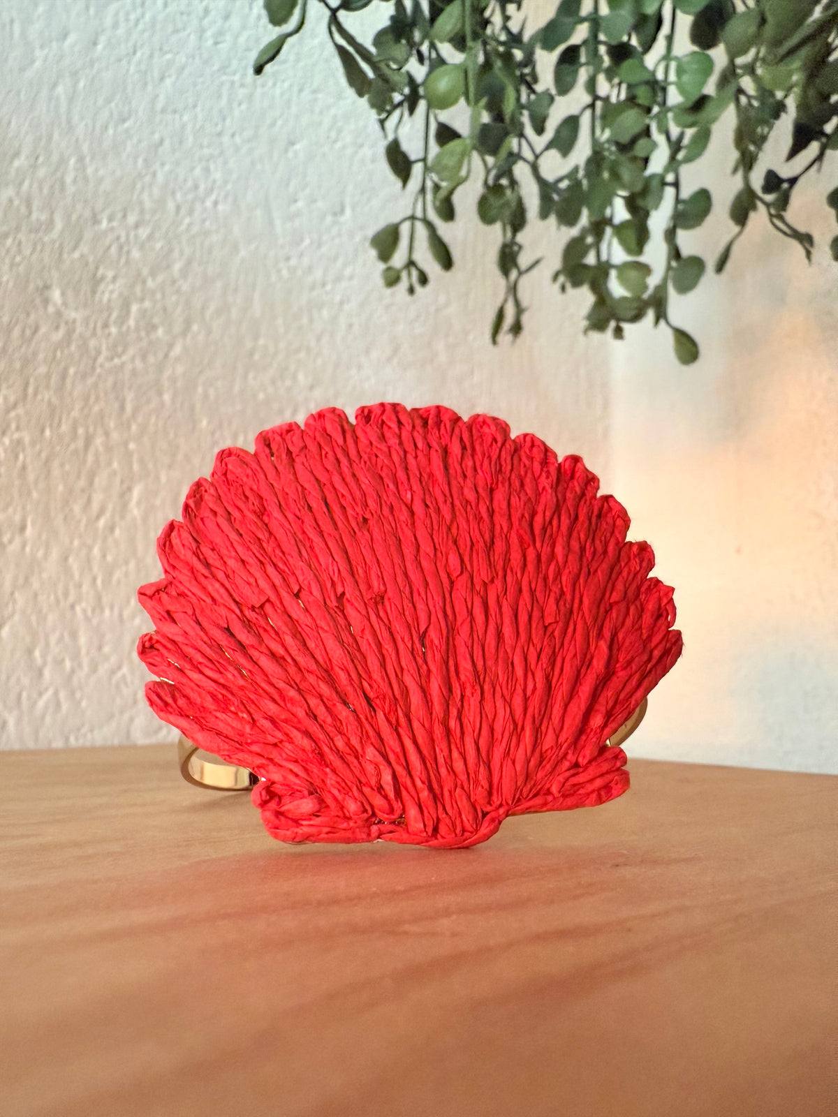 Brazalete concha roja acero y rafia - AC