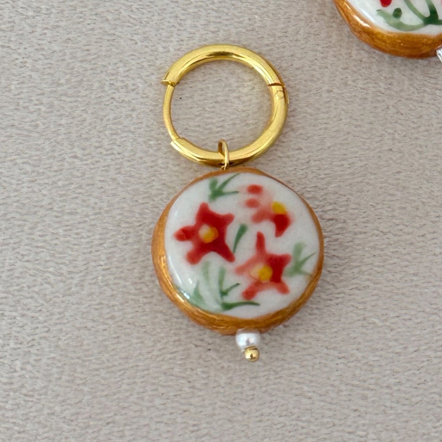 Pendiente colgado flores