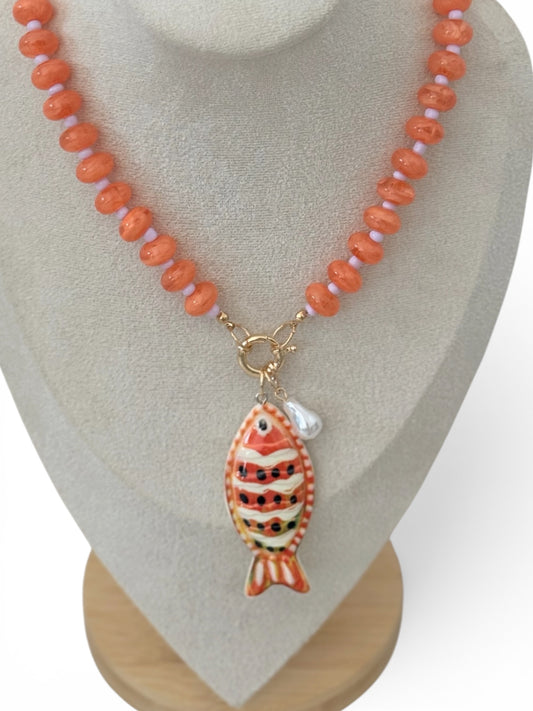 Collar naranja pez