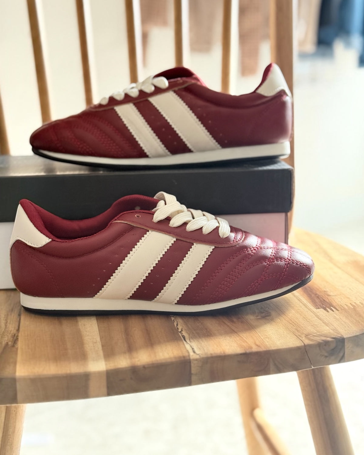 Deportivas burdeos