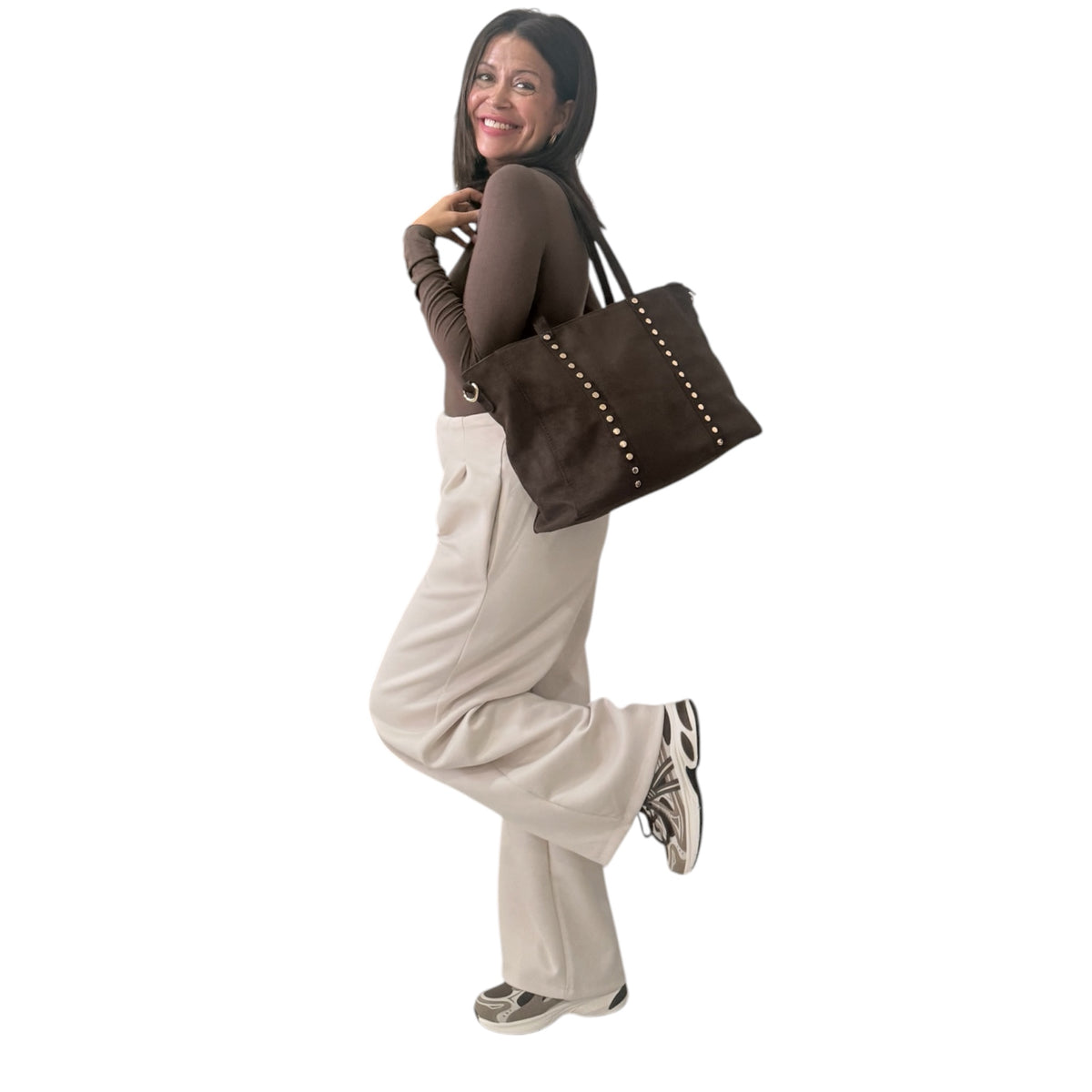 Bolso piel vuelta chocolate tachas