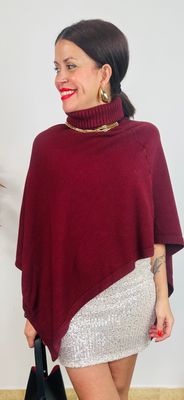 Capa de punto en color burdeos