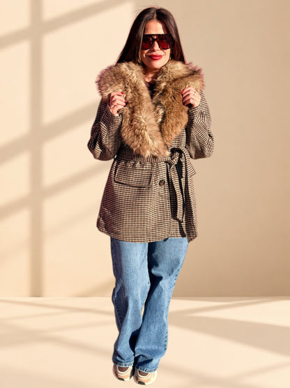 ABRIGO PATA DE GALLO CON CUELLO DE PELO · CHIC