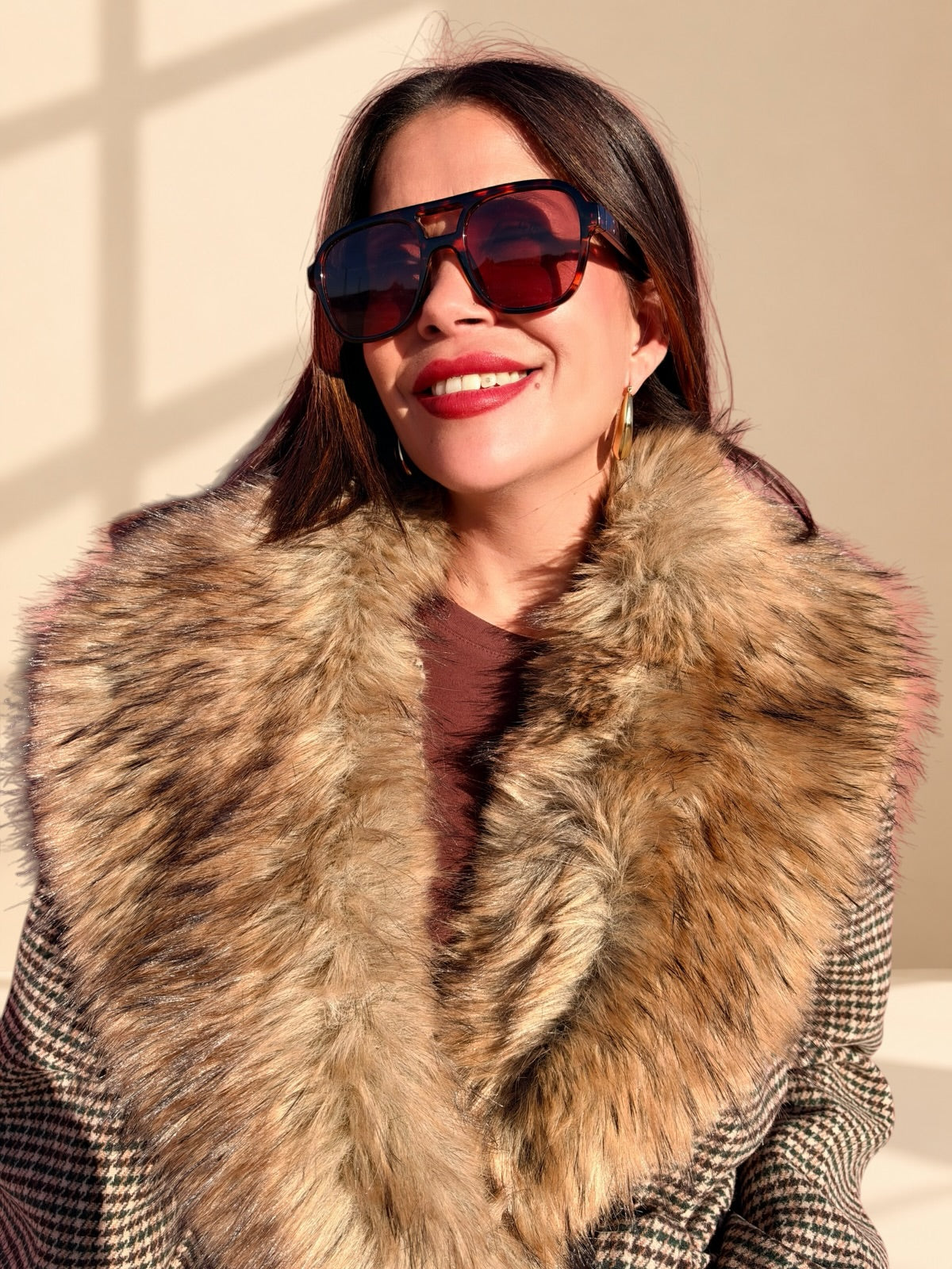 ABRIGO PATA DE GALLO CON CUELLO DE PELO · CHIC