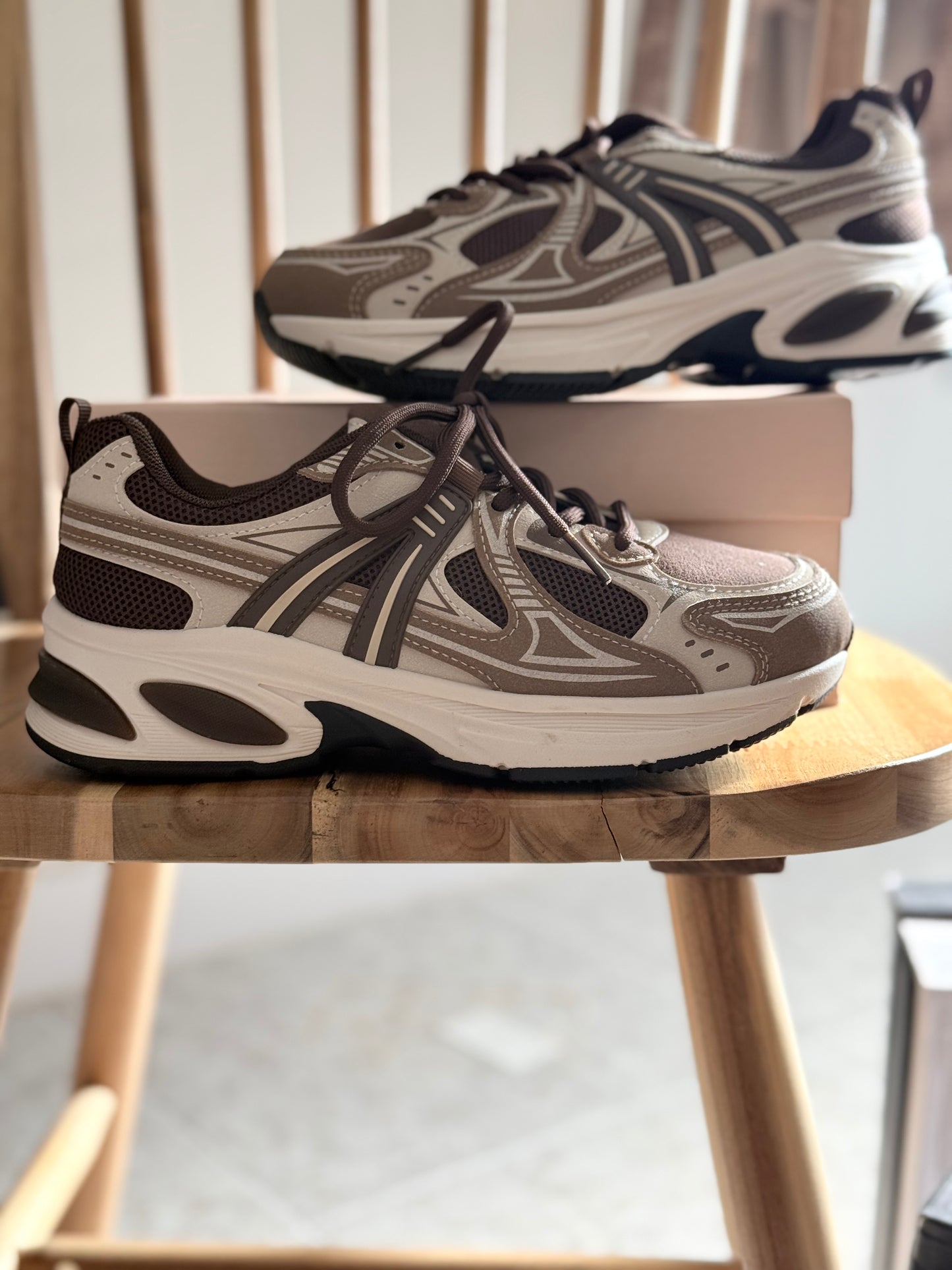 Deportivas ASIC choco y beige