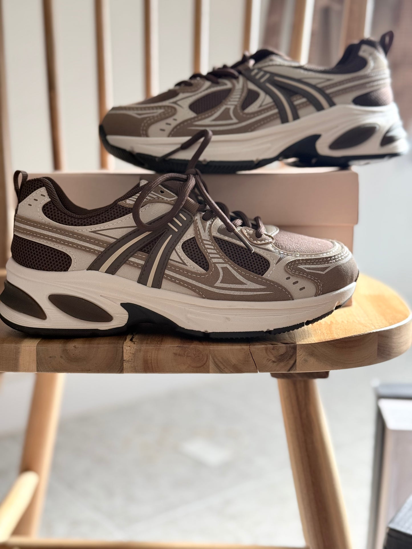 Deportivas ASIC choco y beige