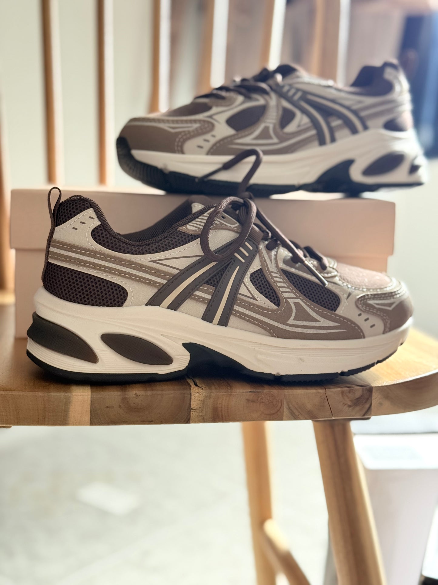 Deportivas ASIC choco y beige
