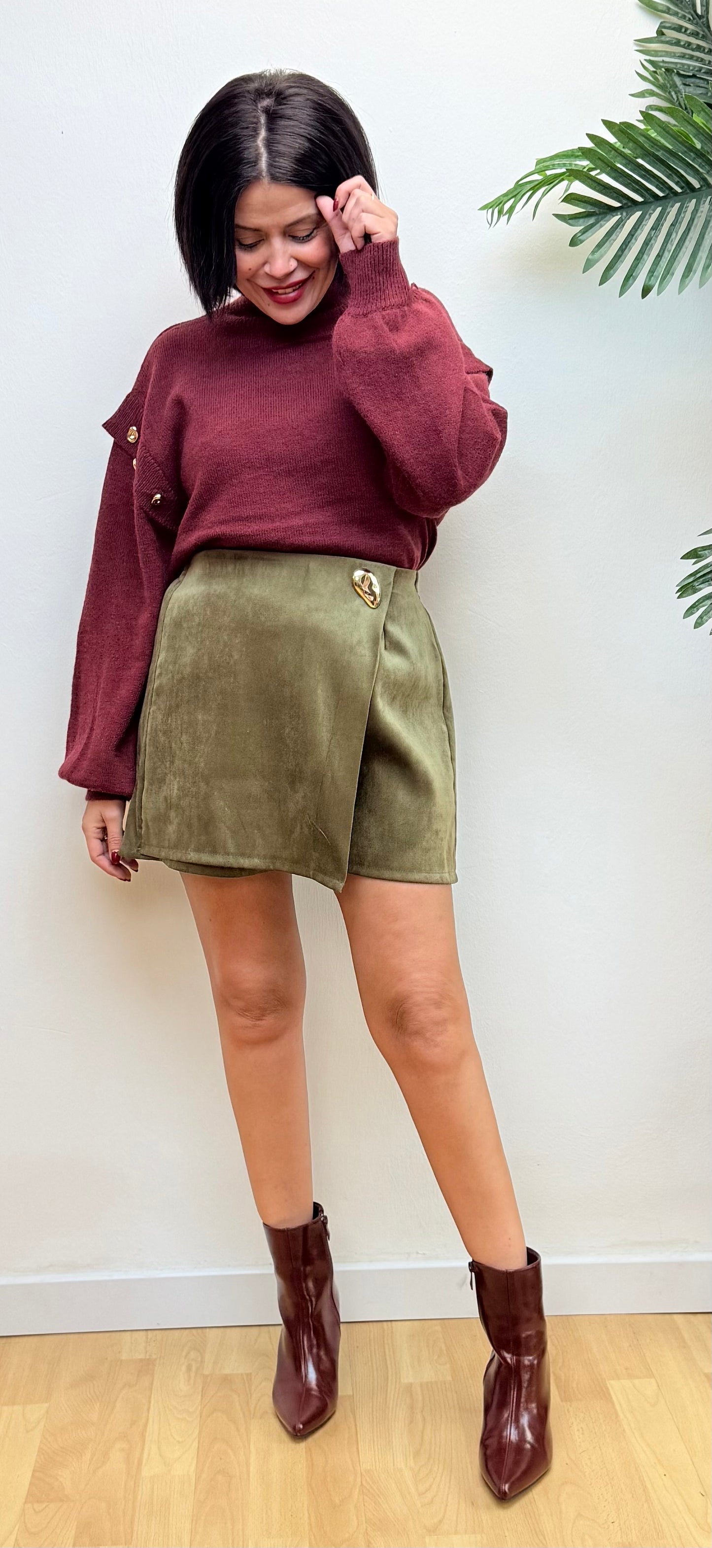 Falda pantalón verde detalle