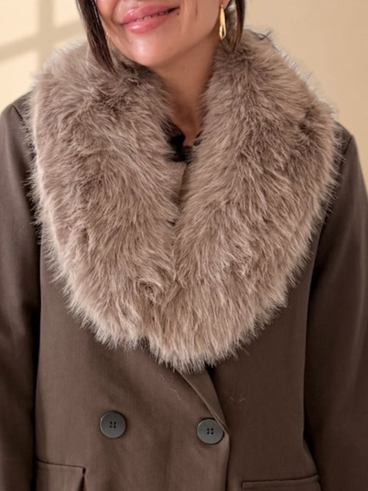 CUELLO DE PELO SINTÉTICO CON CIERRE – BEIGE