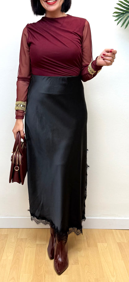 Falda satinada negra encaje