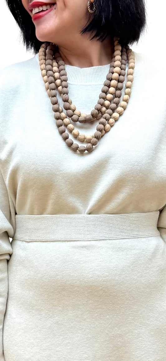 Collar beige pearls