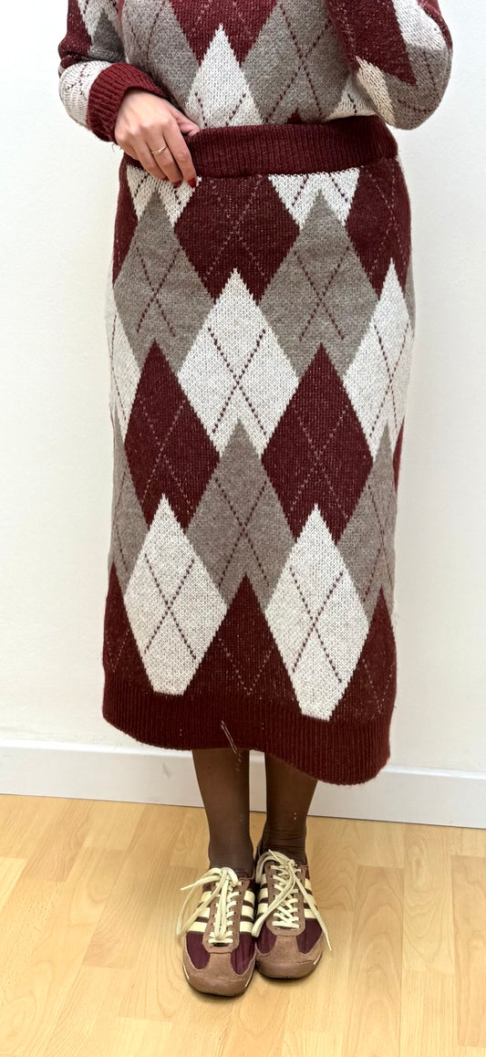 Falda rombo burdeos