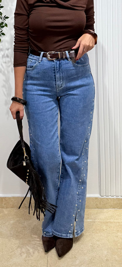 Jeans azul wide leg tachas