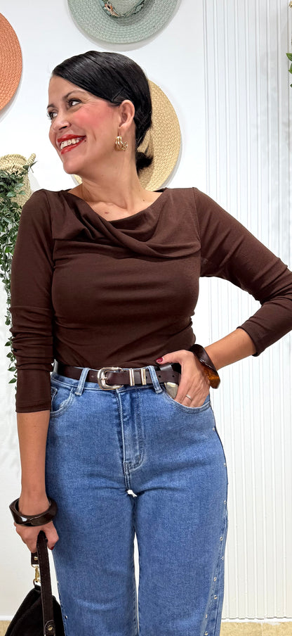 Jeans azul wide leg tachas