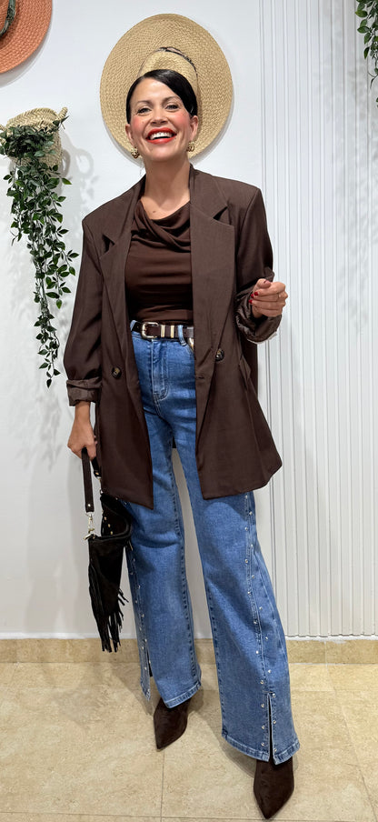 Jeans azul wide leg tachas