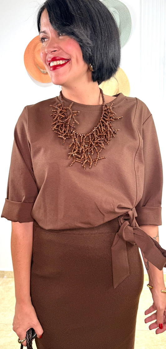 Camiseta marrón lazada