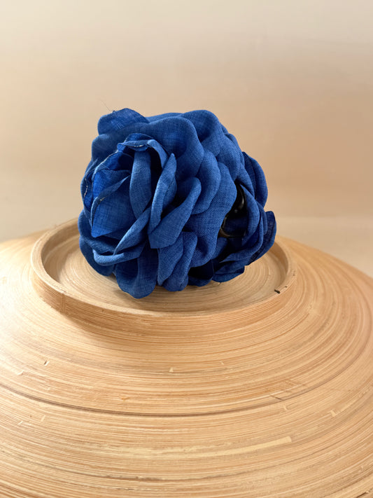 Pinza flor azul klein - AC