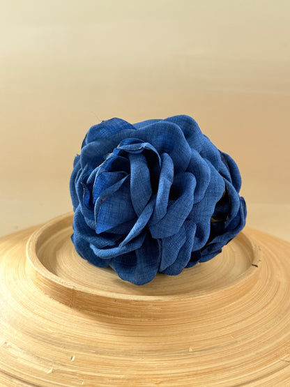Pinza flor azul klein - AC