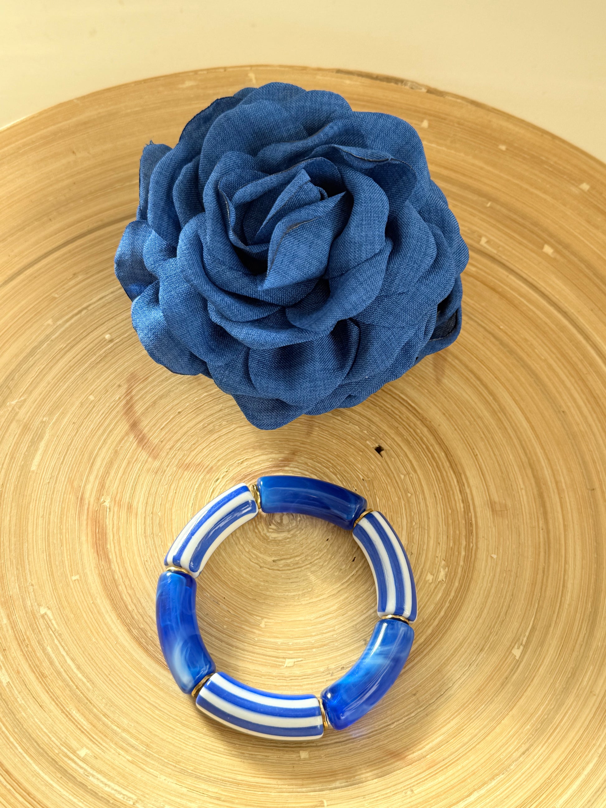 Pinza flor azul klein - AC