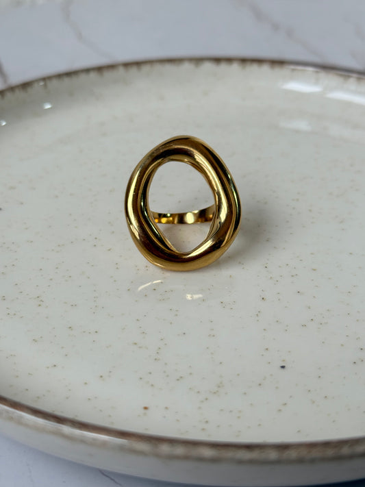 Anillo ovalado fino dorado - AC
