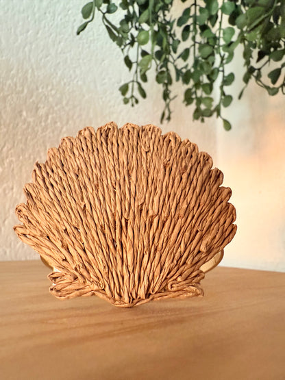 Brazalete concha camel acero y rafia