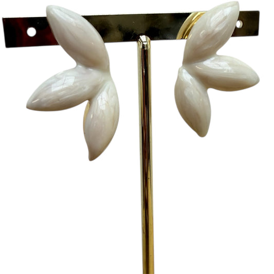 Pendientes blanco perla