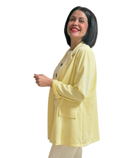 Blazer amarilla.