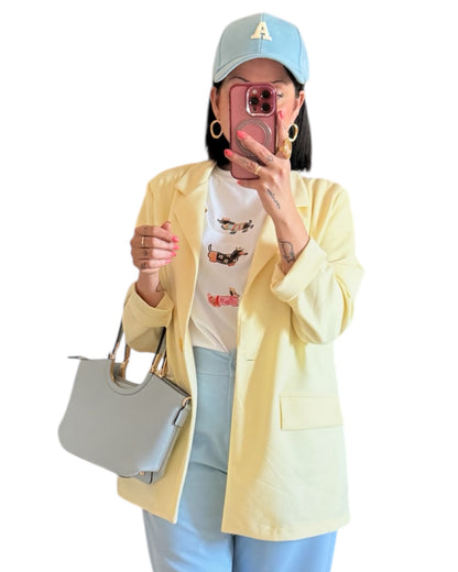 Blazer amarilla.