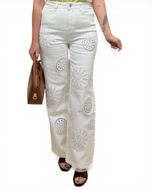 Jeans blancos bordados