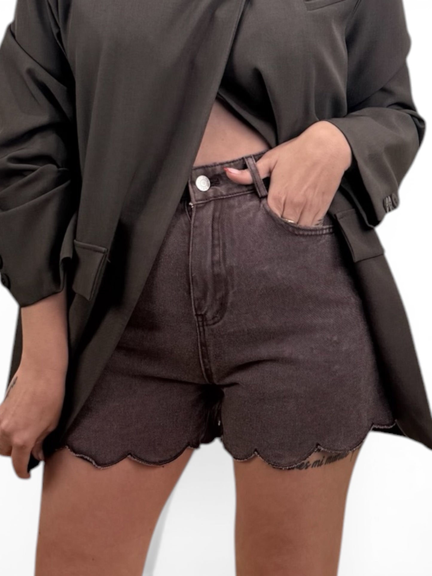 Short denim ondas chocolate