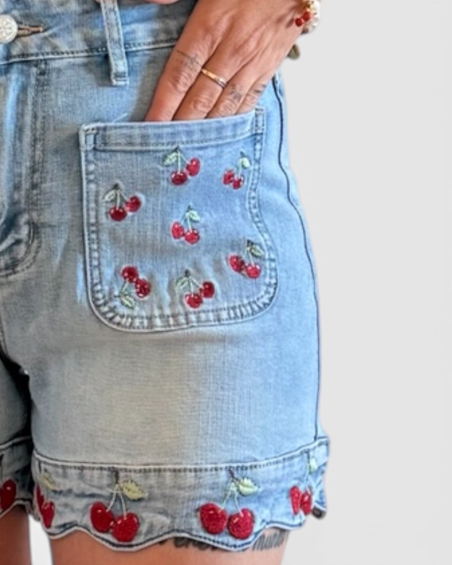 Short volantes cerezas