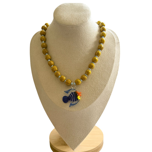 Collar pez piedras