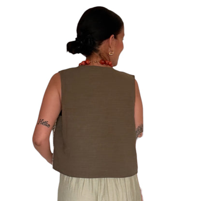 Chaleco verde kaki bordados