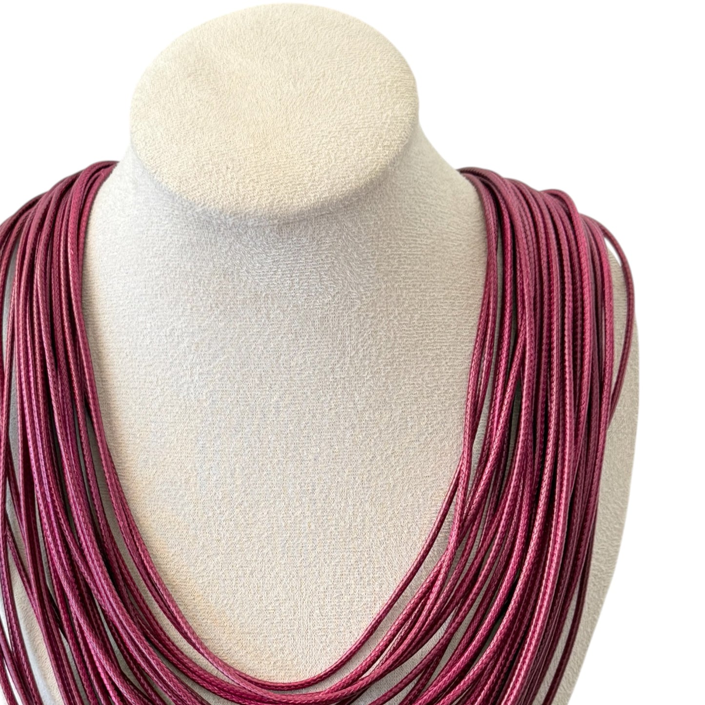 Collar cuerdas burdeos