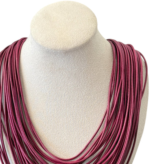 Collar cuerdas burdeos