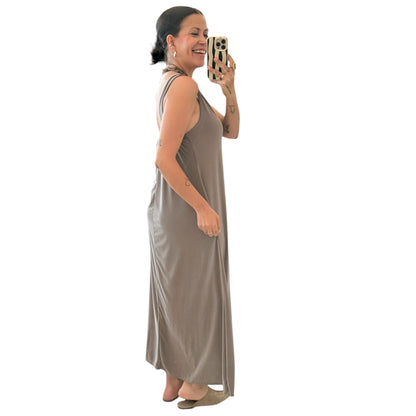 Vestido liso taupé