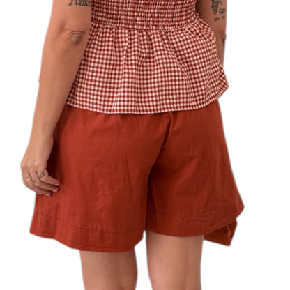Short con cinturón teja