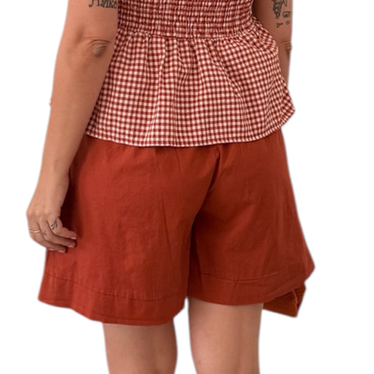 Short con cinturón teja
