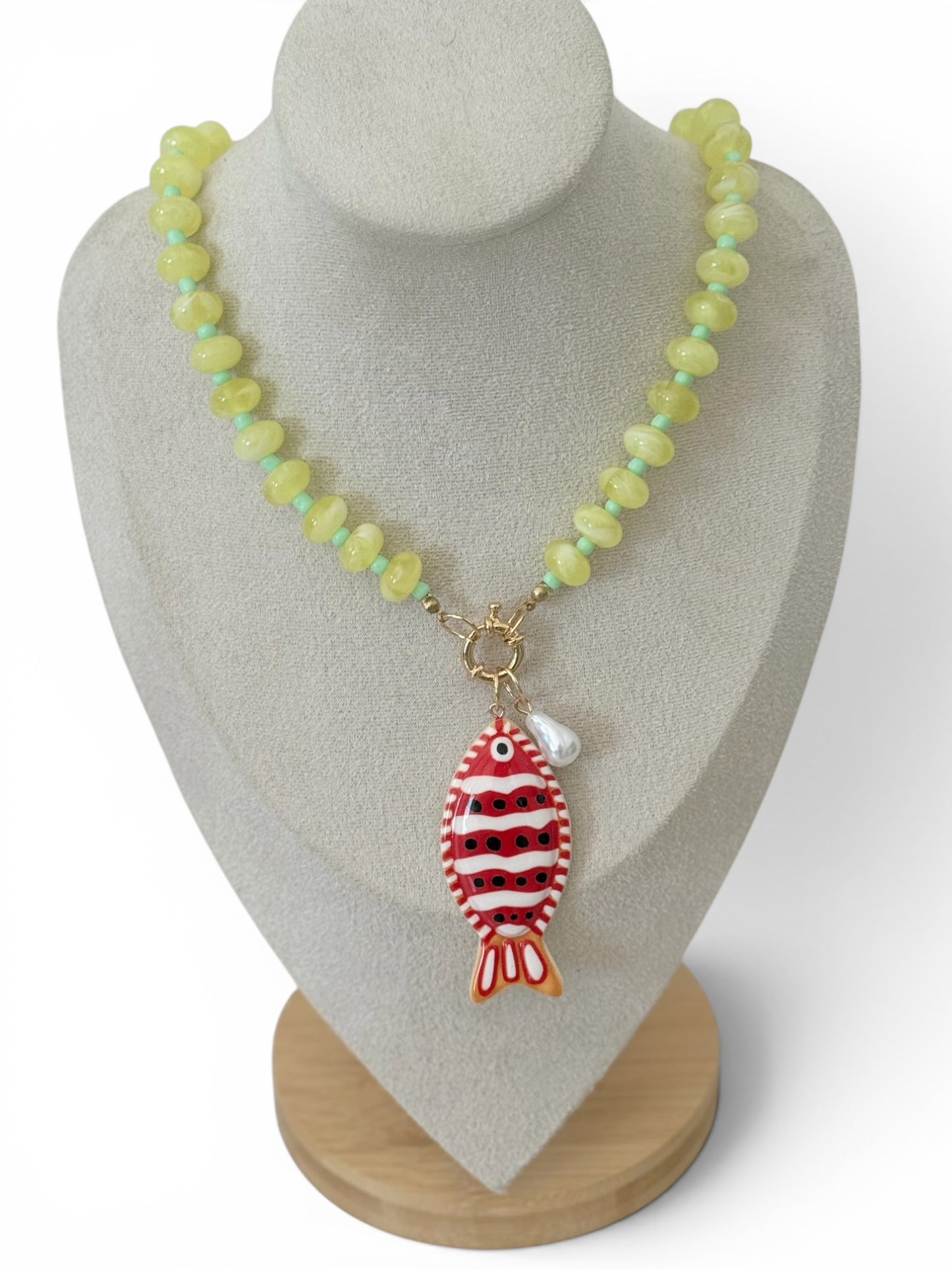 Collar verde lima  pez