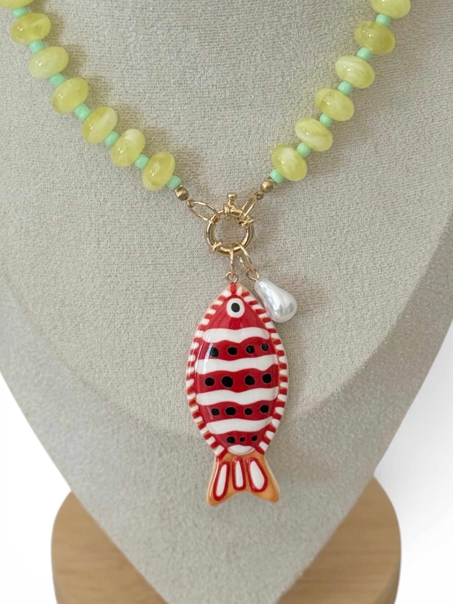Collar verde lima  pez